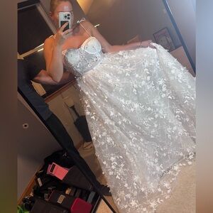 Elegant White Floral Bridal Lace Gown Wedding Dress size 10 (12 will fit) NEW